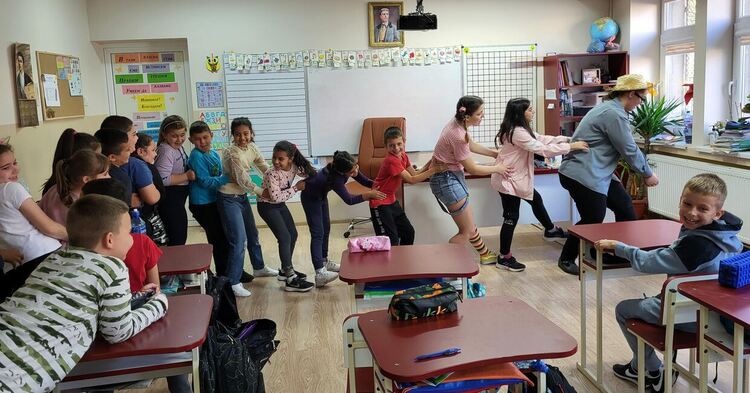 Приказни герои насърчават четенето в хасковски училища