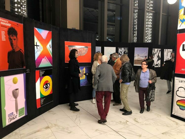 Кметът на община Димитровград връчи награда за български автор в Международното триенале на сценичния плакат 2022