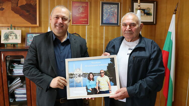 Клубът на пенсионера поздрави кмета на община Ардино инж. Изет Шабан по повод 50-годишният му юбилей