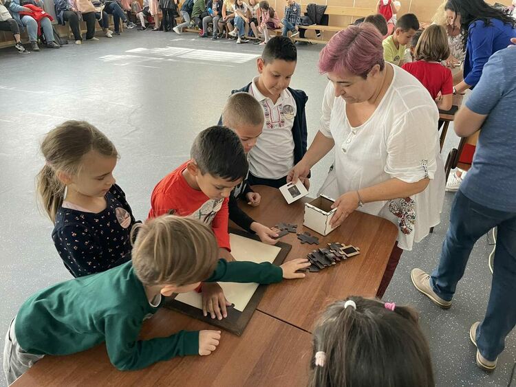 Димитровградско и карловско училище в общ открит урок