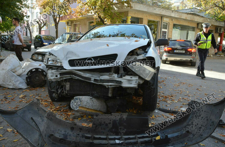 КАТ глоби водача на Форда, не осигурил предимство и блъснал кола на МВР