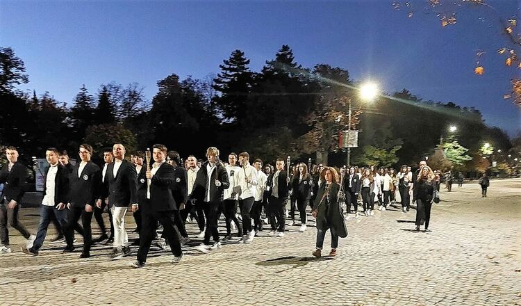 Паисиевци с факли в ръце в Деня на народните будители