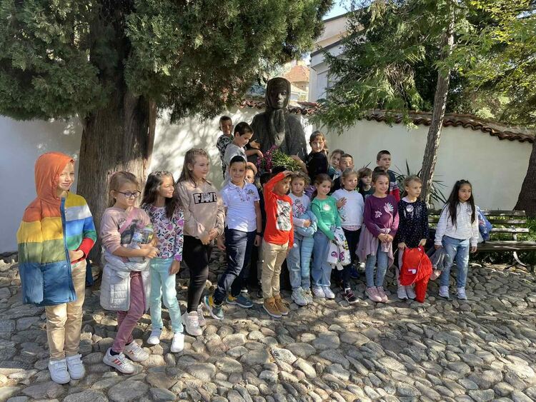 Димитровградско и карловско училище в общ открит урок