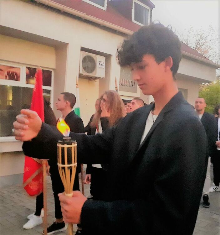 Паисиевци с факли в ръце в Деня на народните будители