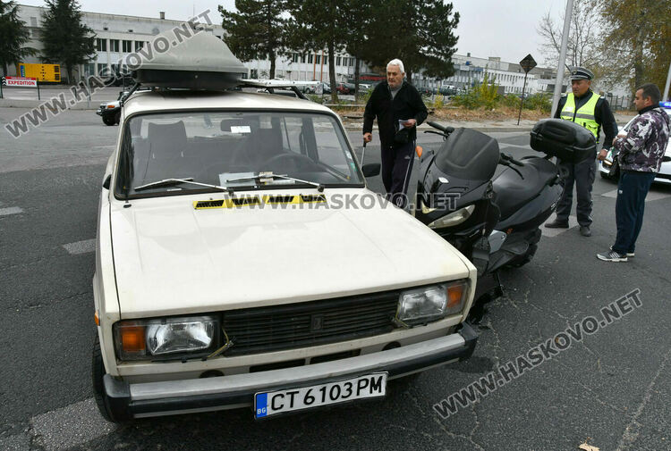 75-годишен водач на Лада засече моторист в Хасково