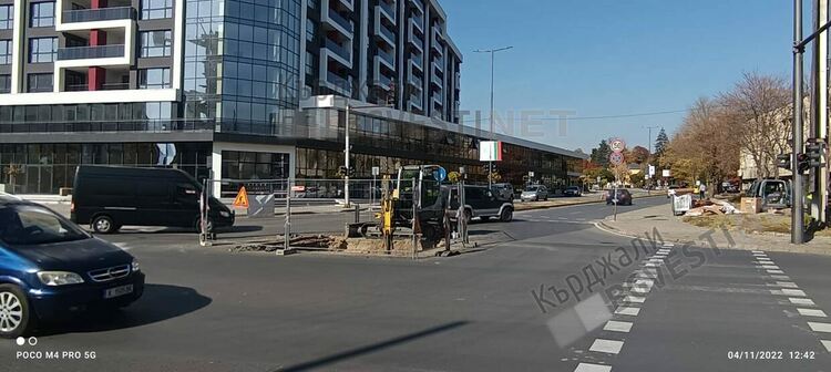 Изкопни работи за Водния цикъл затрудниха неимоверно трафика в центъра на Кърджали