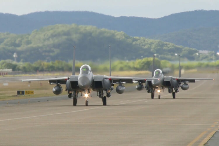 Южна Корея засече 180 севернокорейски военни самолета край границата