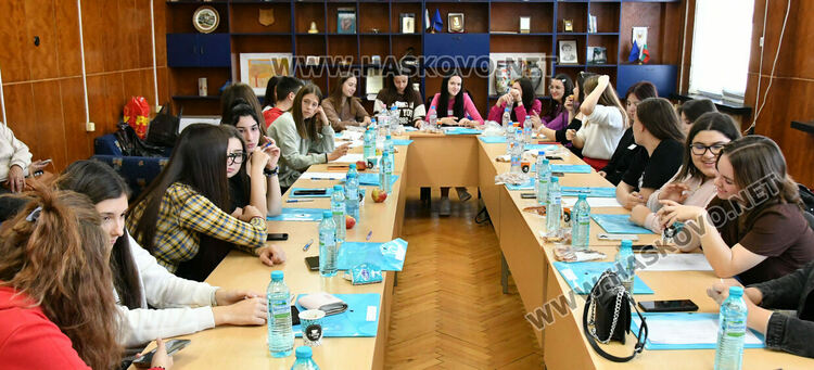 Доброволчество и превенция в едно за младите хора в Хасково