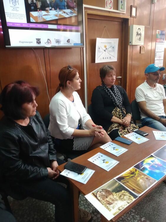 Паисиевци обединиха два свята в проект на Регионалната библиотека