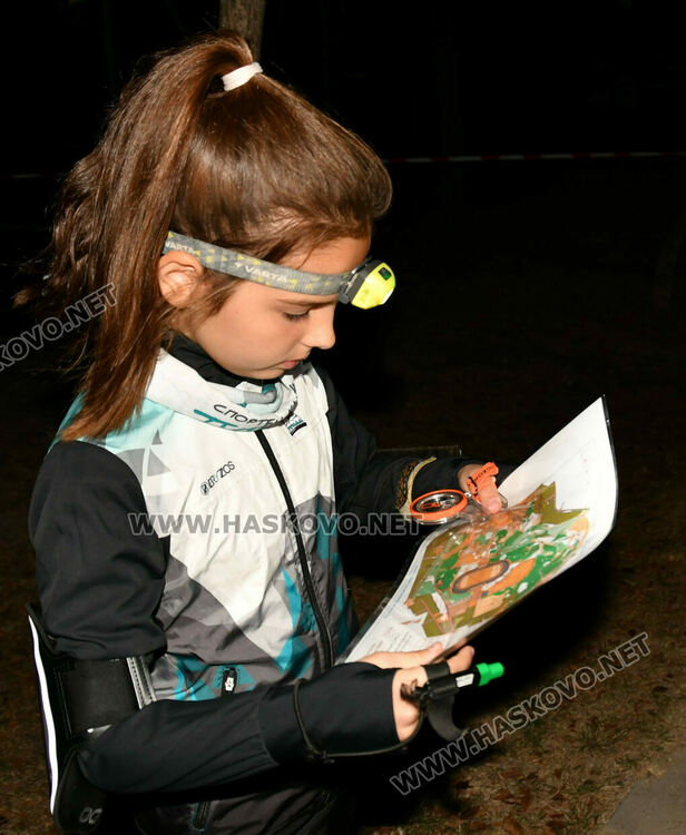 Започна нощният старт на спринта за Приз Хасково