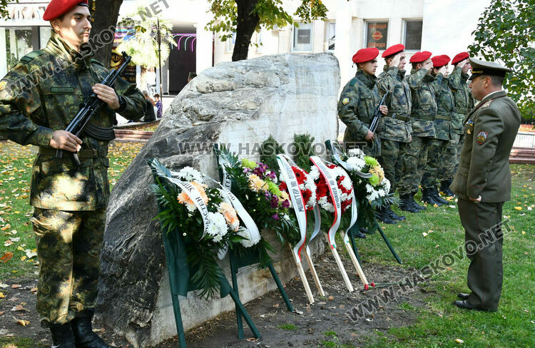 Отдадохме почит към загиналите войни