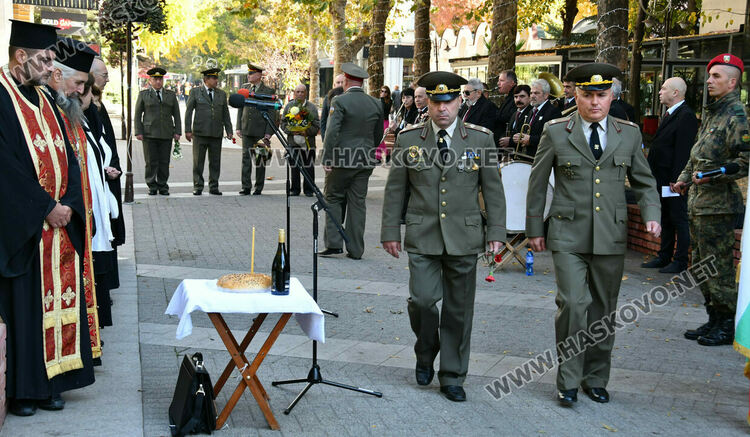 Отдадохме почит към загиналите войни