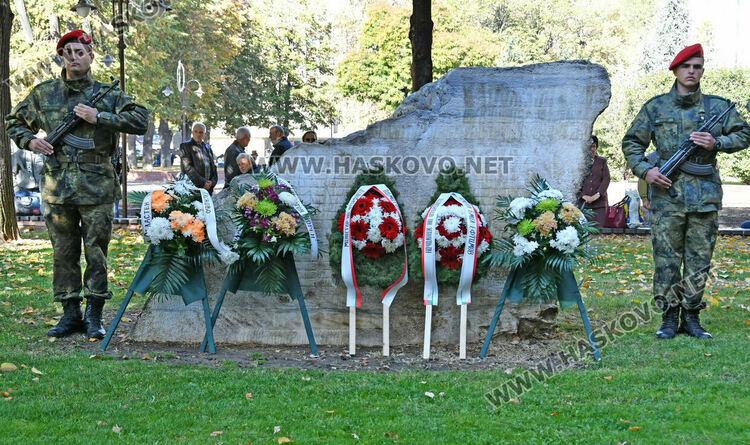 Отдадохме почит към загиналите войни