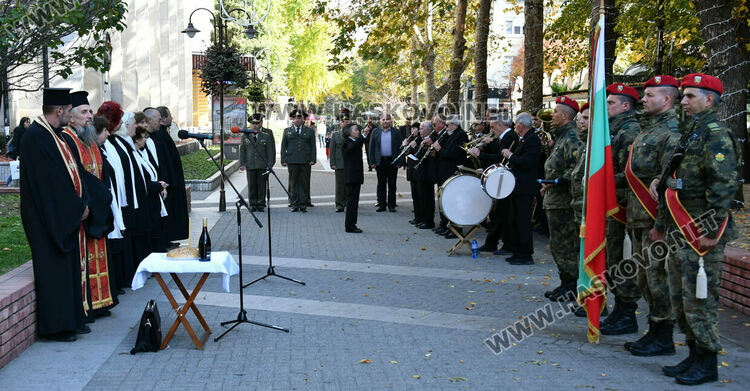 Отдадохме почит към загиналите войни