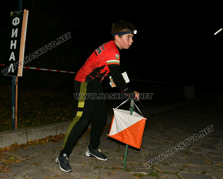 Започна нощният старт на спринта за Приз Хасково