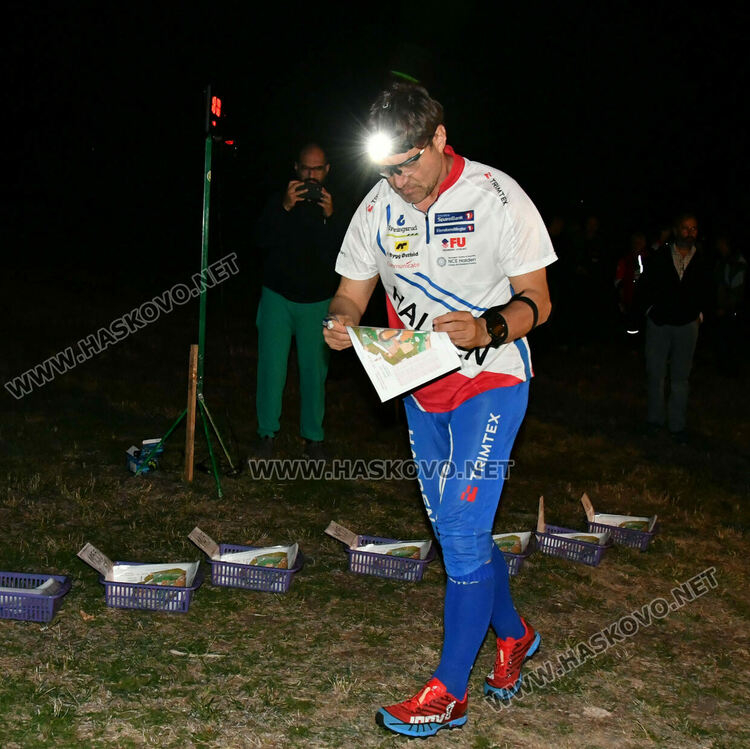 Започна нощният старт на спринта за Приз Хасково