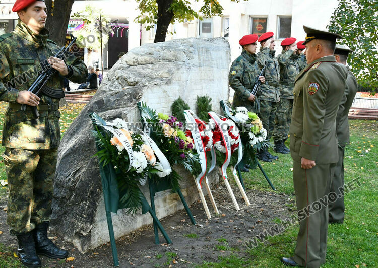 Отдадохме почит към загиналите войни