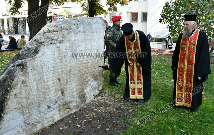 Отдадохме почит към загиналите войни