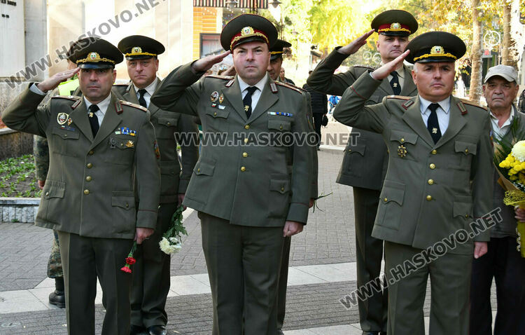 Отдадохме почит към загиналите войни