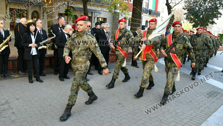 Отдадохме почит към загиналите войни