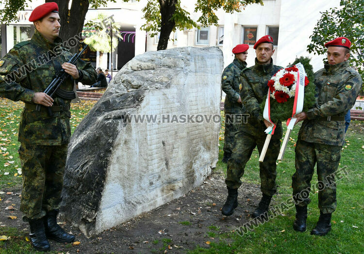 Отдадохме почит към загиналите войни