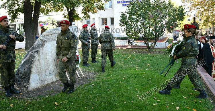 Отдадохме почит към загиналите войни