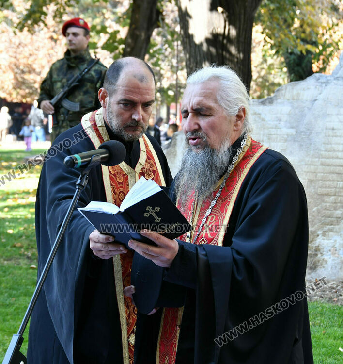 Отдадохме почит към загиналите войни