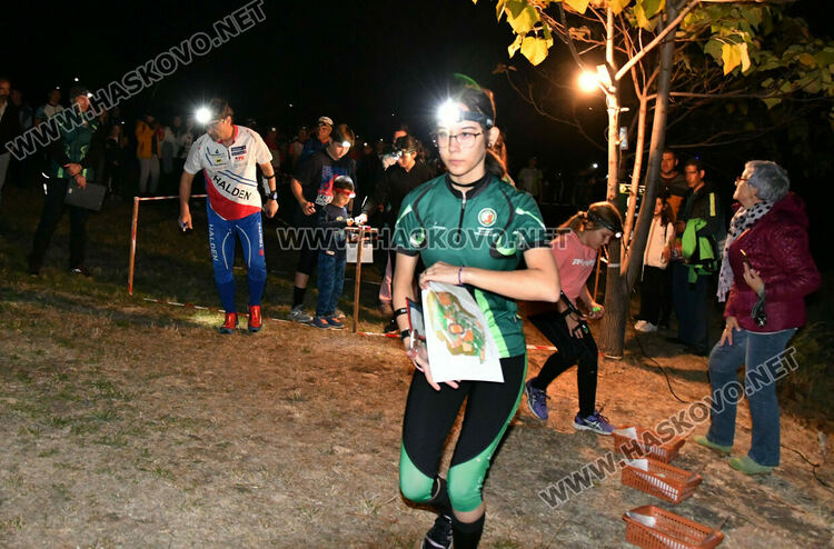 Започна нощният старт на спринта за Приз Хасково