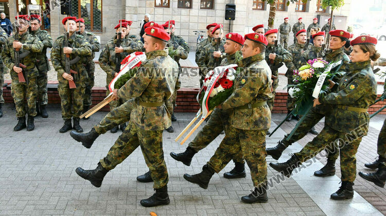 Отдадохме почит към загиналите войни