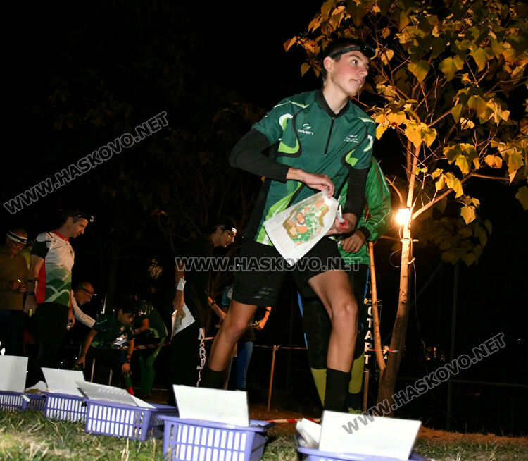 Започна нощният старт на спринта за Приз Хасково