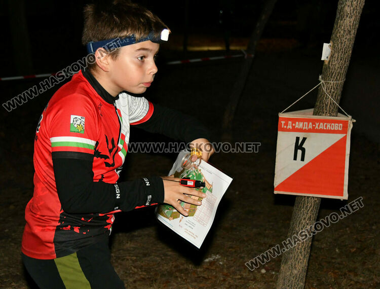 Започна нощният старт на спринта за Приз Хасково