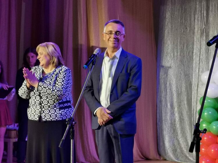 Кметът връчи наградите на Националния празник на детското изкуство "Вълшебният свят на Родопите"