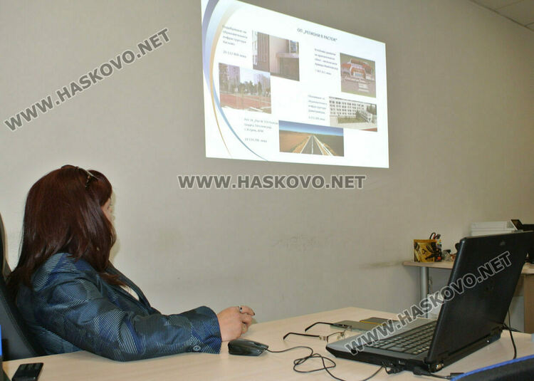 Търсят управител на Областния информационен център