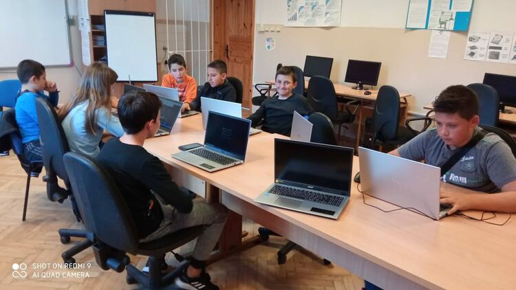 По проекти на МОН Основното училище в Смилян обогатява средата и възможностите за обучение на учениците си