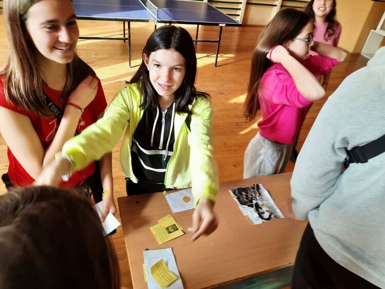 Изложба с типографски плакати за патронния празник на гимназията по туризъм