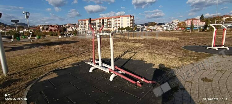 Местен Крали Марко троши фитнес уреди в парк „Арпезос Север”