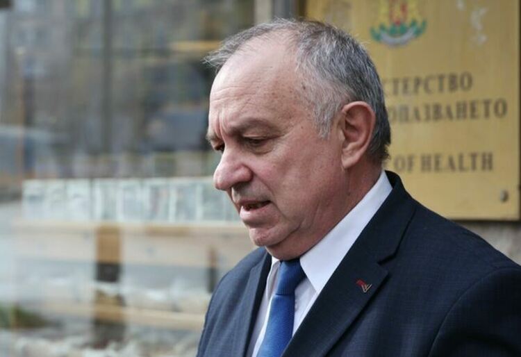 Дефицит на лекарства, задържали ги търговци на едро в складовете си