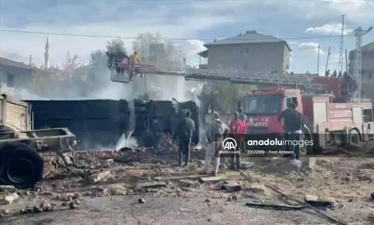 Седем загинали и 11 ранени при тежка верижна катастрофа в Турция 