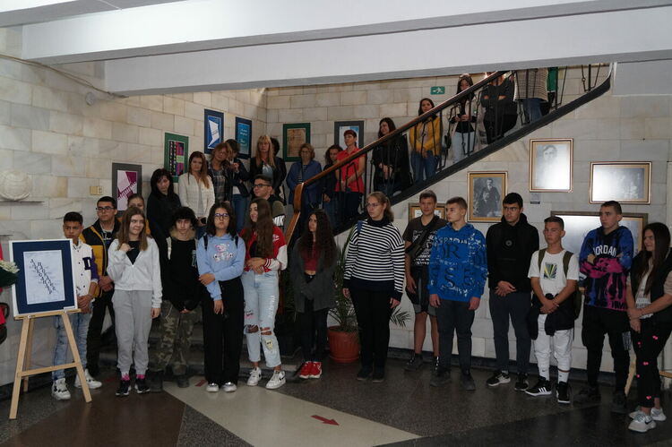 Изложба с типографски плакати за патронния празник на гимназията по туризъм