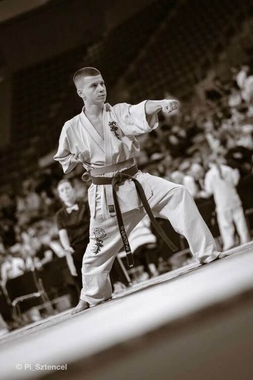 Състезателите от СК "„Хамон доджо“- Асеновград с медали от Европейското първенство по шинкиокушин