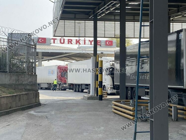 Започна изграждането на две нови трасета за камиони по границата с Турция