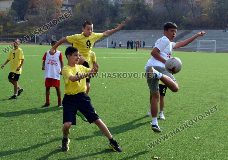 С футбол започнаха ученическите игри в Хасково, 22 отбора в надпреварата