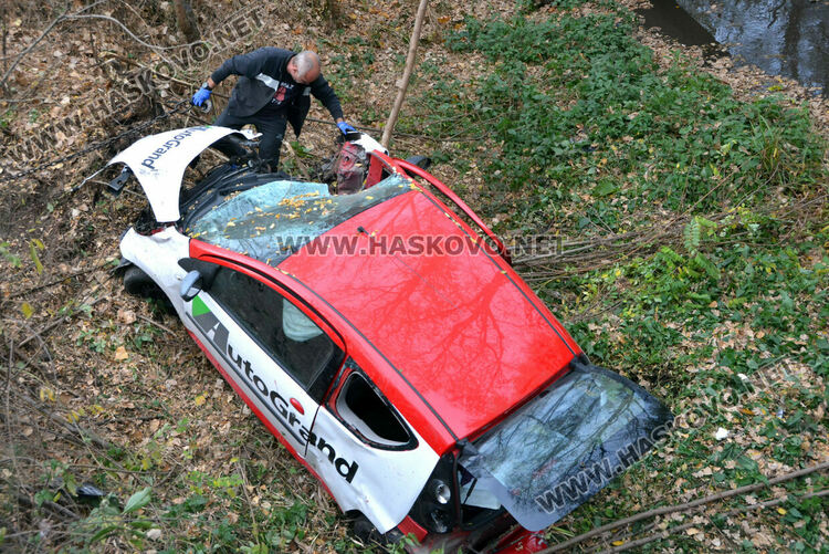 Водач на Ситроен излетя от пътя и падна в река край Хасково