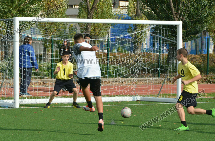 С футбол започнаха ученическите игри в Хасково, 22 отбора в надпреварата
