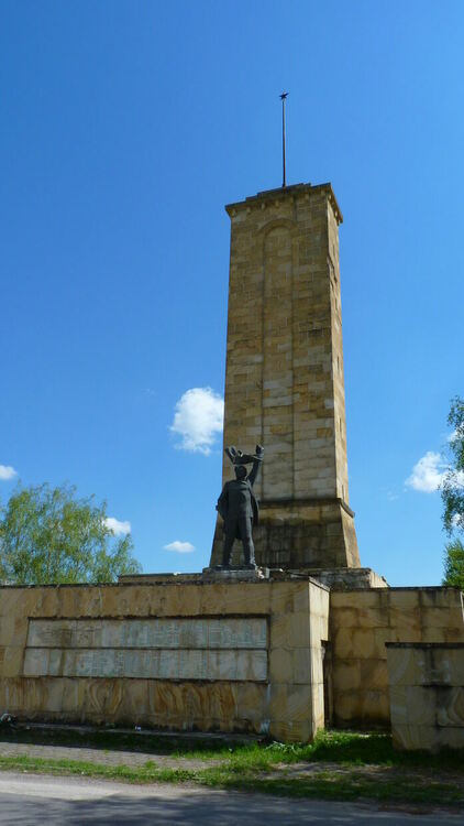 Тъне в разруха паметник в Трънско, строен с идея да бъде възпоменание на разкъсаните земи и семейства в Западните покрайнини