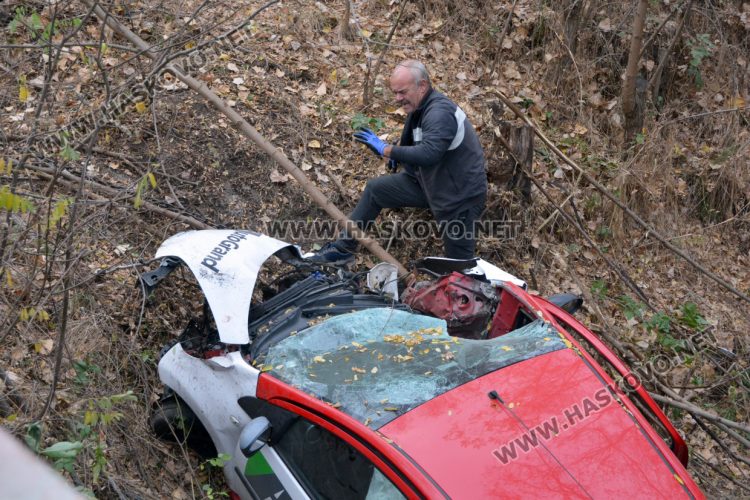 Водач на Ситроен излетя от пътя и падна в река край Хасково