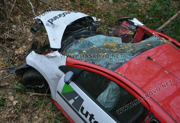 Водач на Ситроен излетя от пътя и падна в река край Хасково