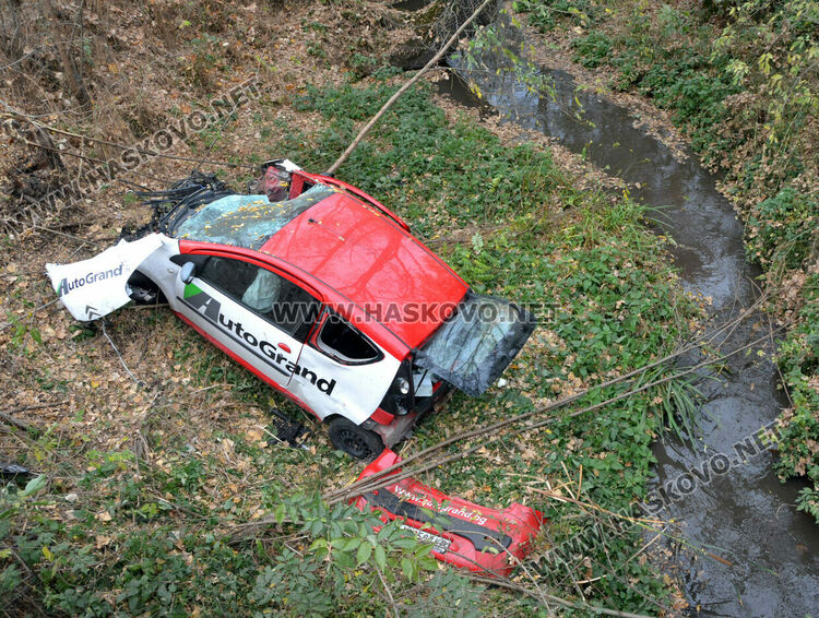 Водач на Ситроен излетя от пътя и падна в река край Хасково