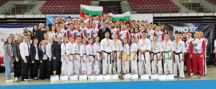 Състезателите от СК "„Хамон доджо“- Асеновград с медали от Европейското първенство по шинкиокушин