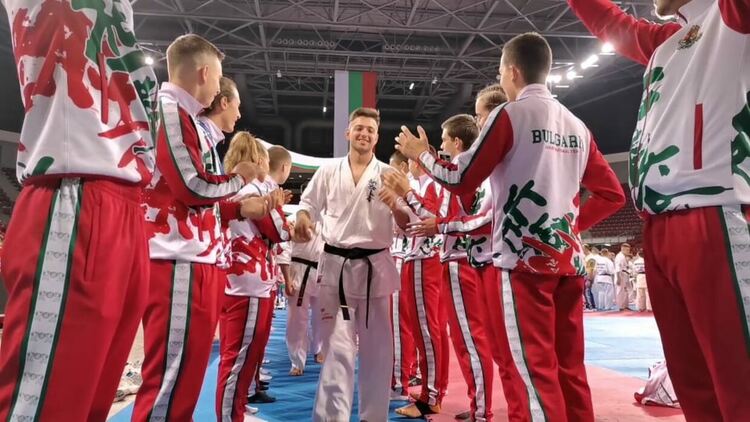 Състезателите от СК "„Хамон доджо“- Асеновград с медали от Европейското първенство по шинкиокушин